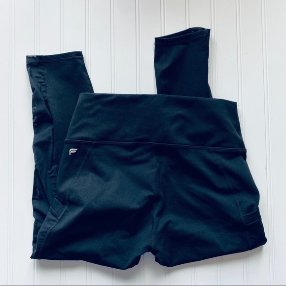 🎉HOST PICK | Fabletics Mila High-Waisted Capri - Picture 4 of 7